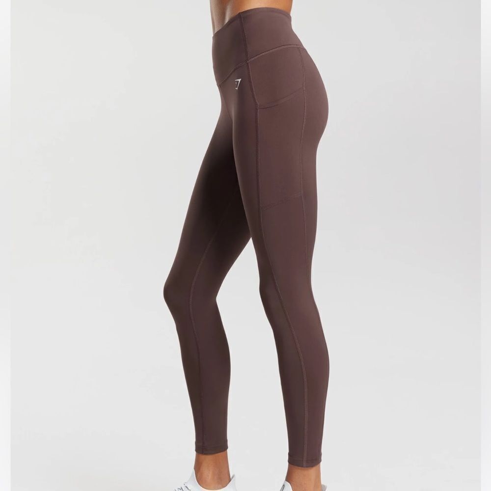 GYMSHARK POCKET LEGGINGS
Body Fit Chocolate Brown S NWT in packaging